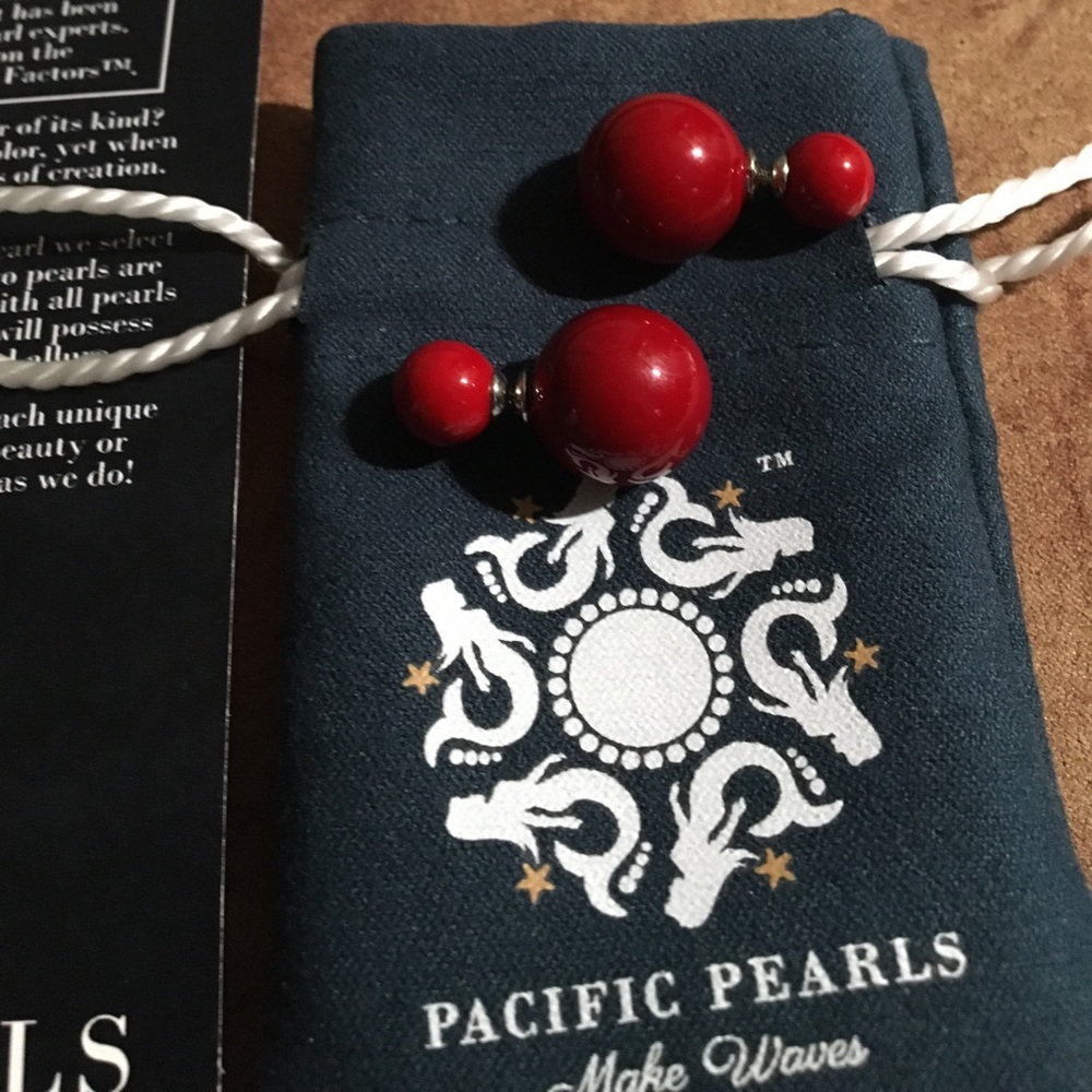 PACIFIC PEARLS NWOT AUTHENTIC OYSTER BAY COLLECTION CHERRY REVERSIBLE EARRINGS
